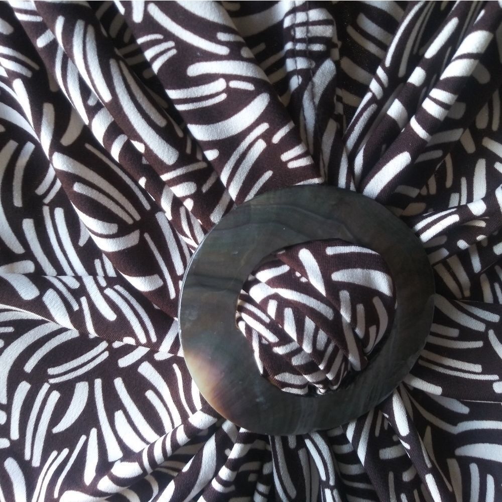 BISOU BISOU RUSCHED VNECK DRESS - BROWN & WHITE - Picture 3 of 5